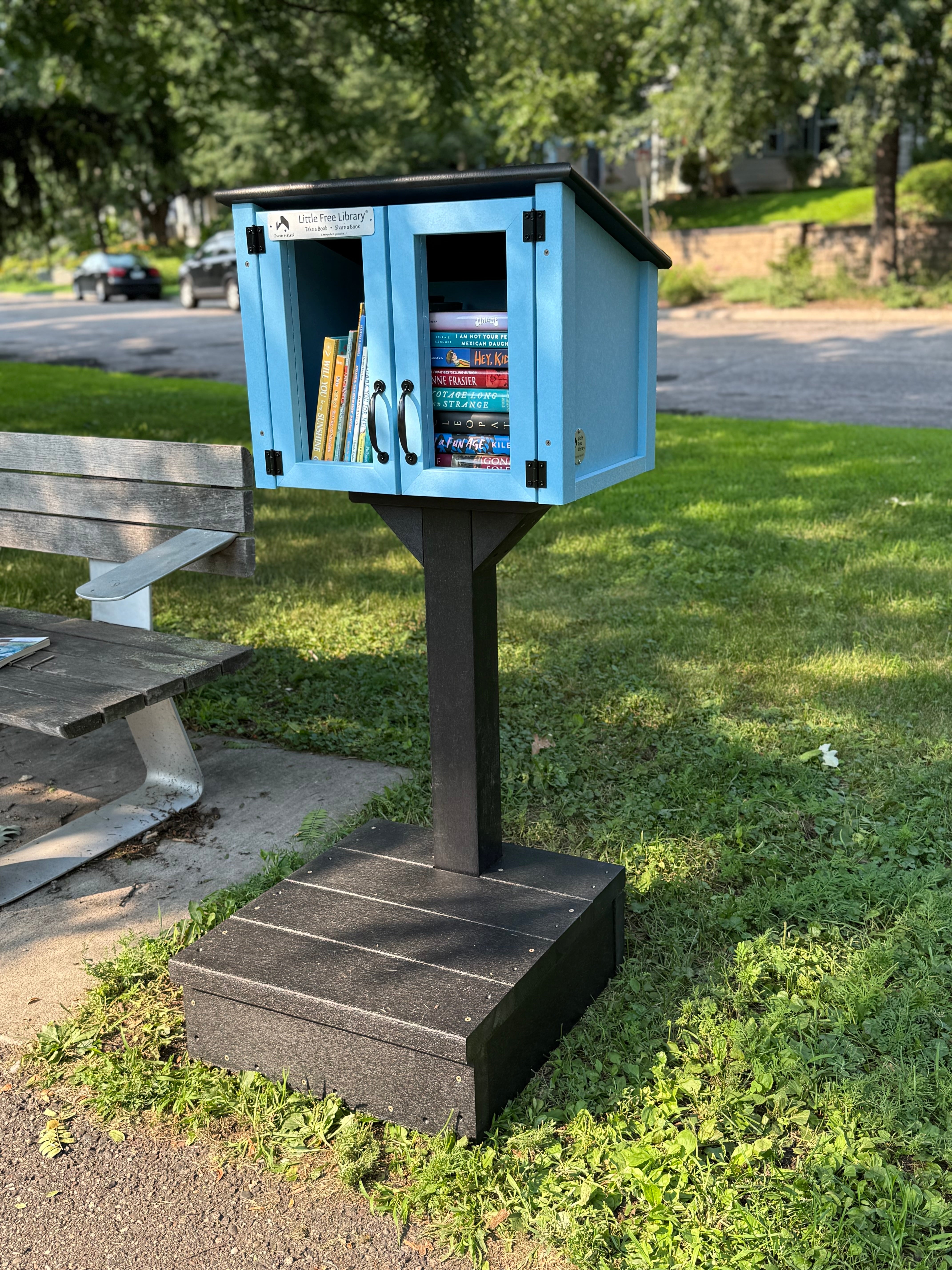 Labo LIBRARY 2セット Composite Double Door Cottage Light Blue Little Free Library